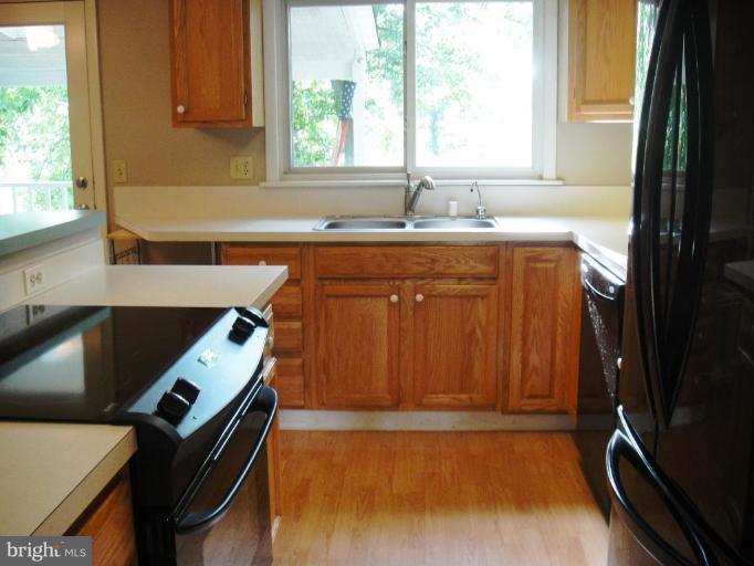 262 Lake Riviera Road Pasadena, MD 21122 - Photo 23 of 25 Kitchen