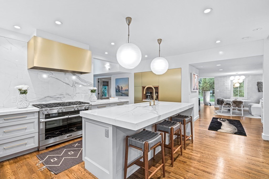 107 Cliff Road Wellesley, MA 02481 - Photo 4 of 18