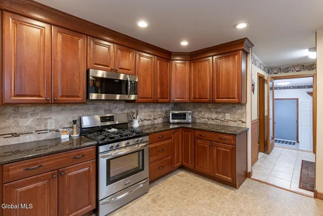 $364,900 | 195 Birds Hill Road, Sand Lake, NY 12018