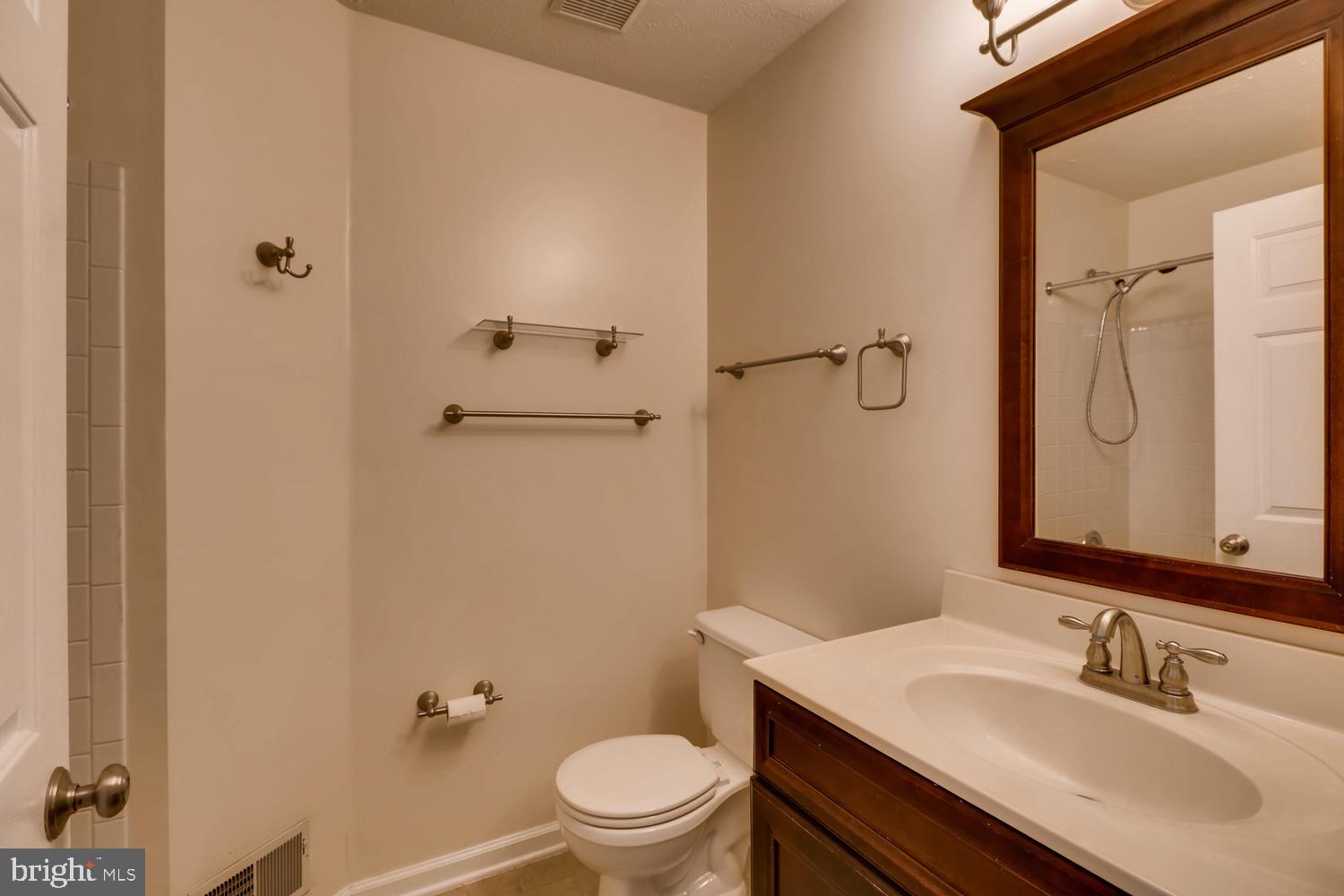 9535 Ridgeview Drive Columbia, MD 21046 - Photo 22 of 29 Bathroom