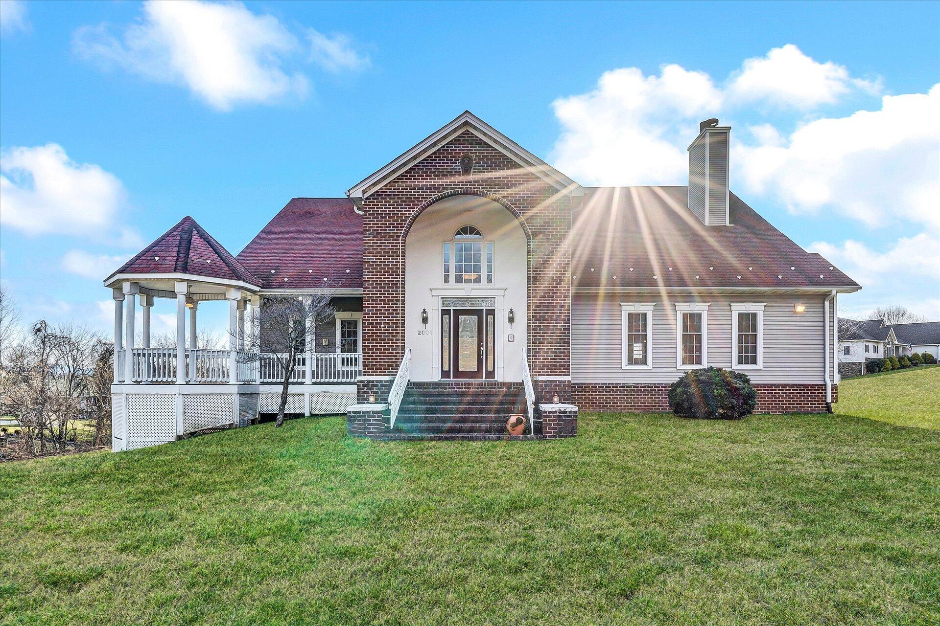 2001 Mountain View Road Vinton, VA 24179 - Photo 1 of 60 02-DSC1221(1)