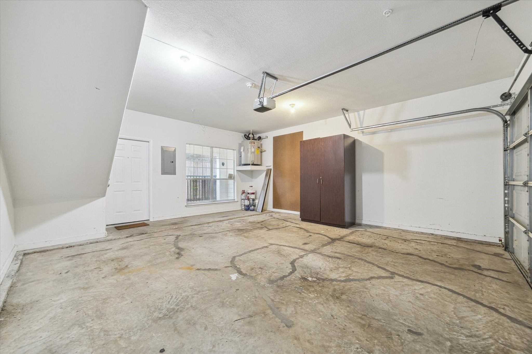 9200 Westheimer Road, Unit 907 Houston, TX 77063 - Photo 12 of 27 a view of empty room with wooden walls