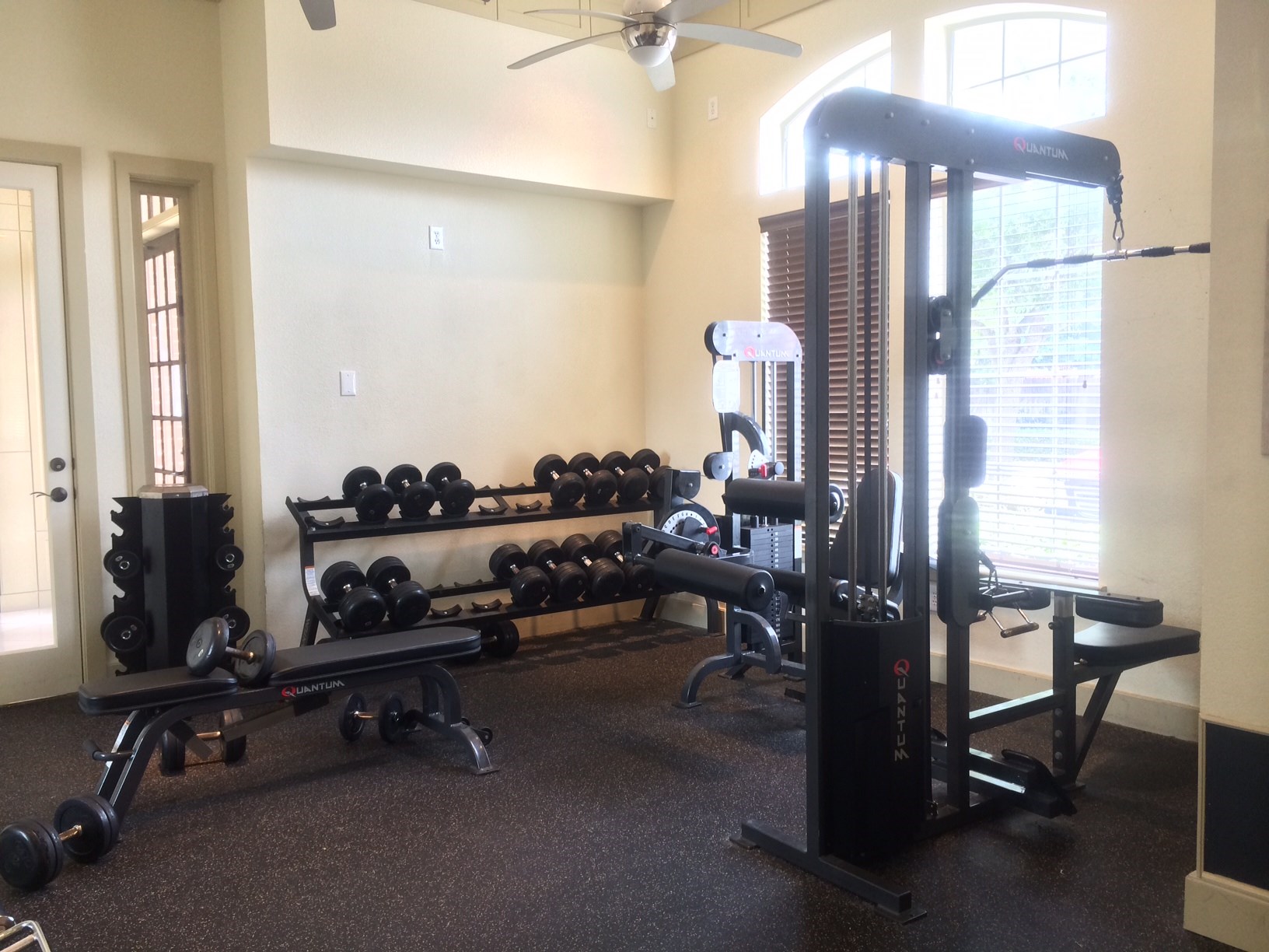 9200 Westheimer Road, Unit 907 Houston, TX 77063 - Photo 21 of 27 a room with gym equipment