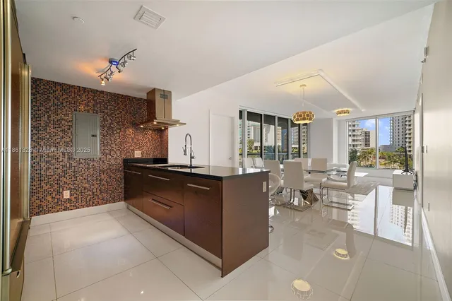 $910,000 | 495 Brickell Avenue, Unit 402, Miami, FL 33131