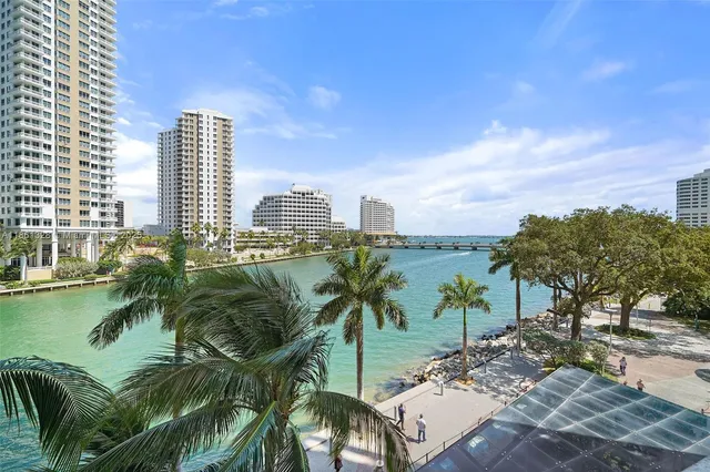 $910,000 | 495 Brickell Avenue, Unit 402, Miami, FL 33131