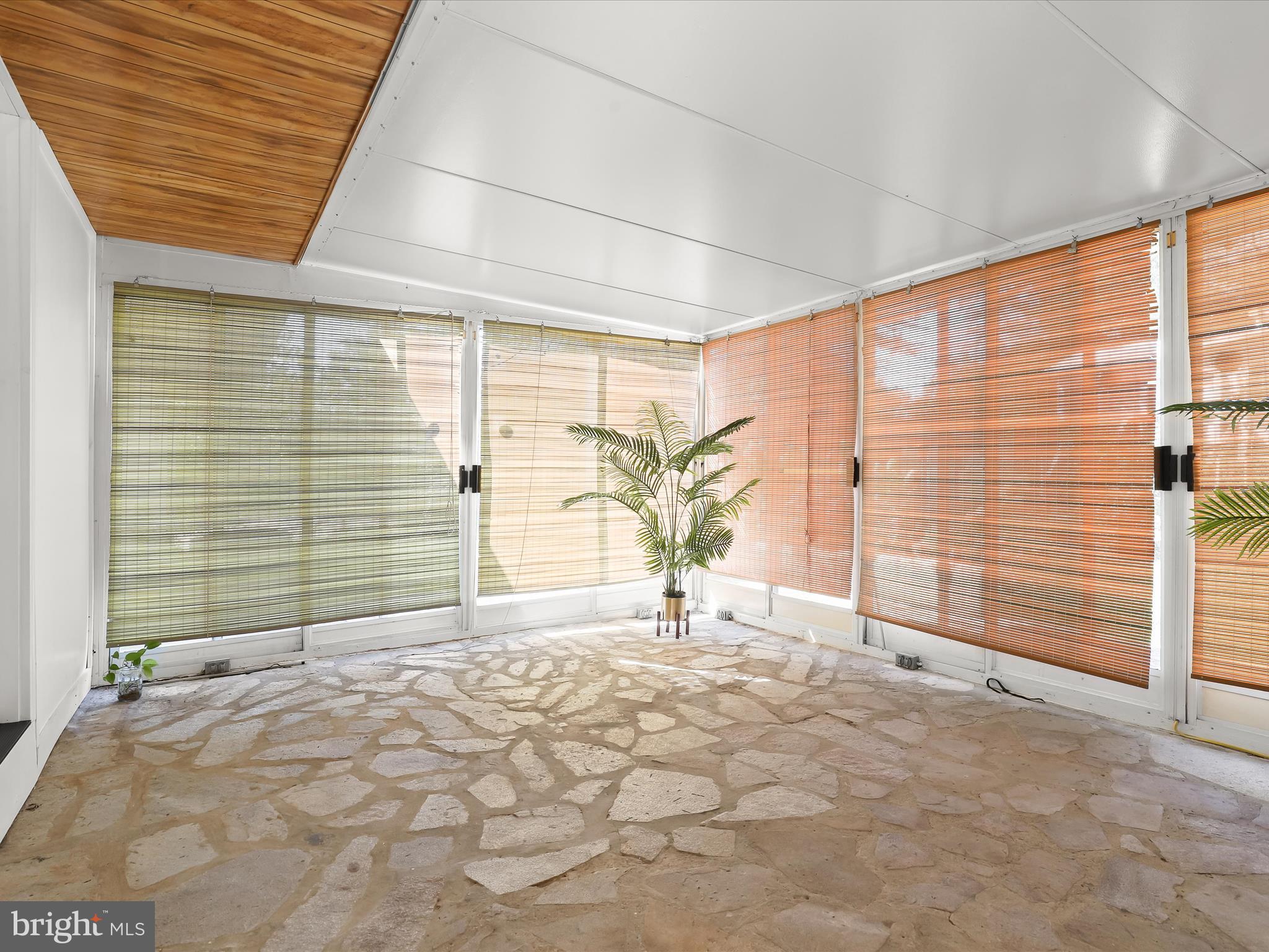 201 Suter Road Catonsville, MD 21228 - Photo 17 of 45 Enclosed patio