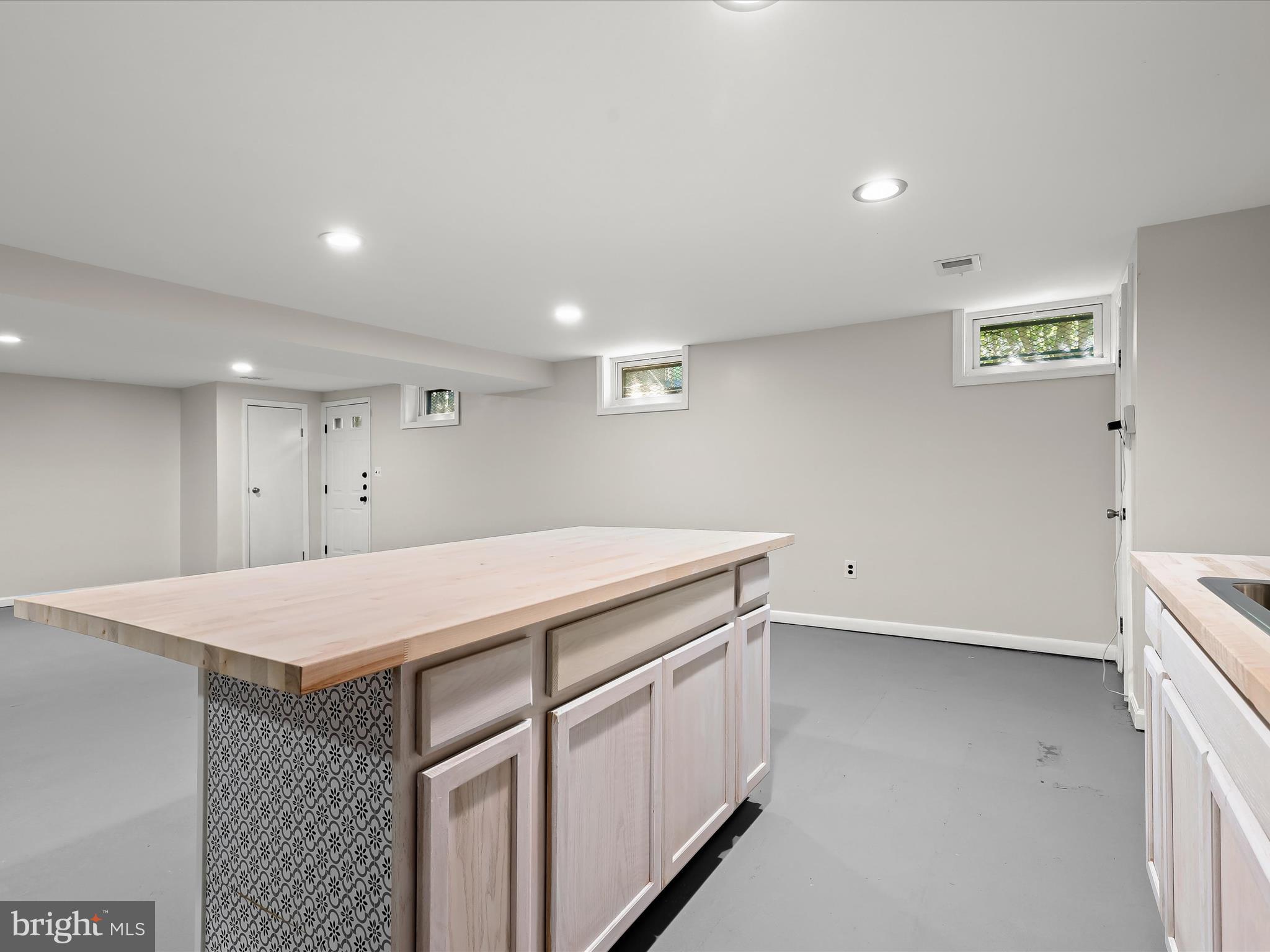 201 Suter Road Catonsville, MD 21228 - Photo 33 of 45 Custom built island & wet bar