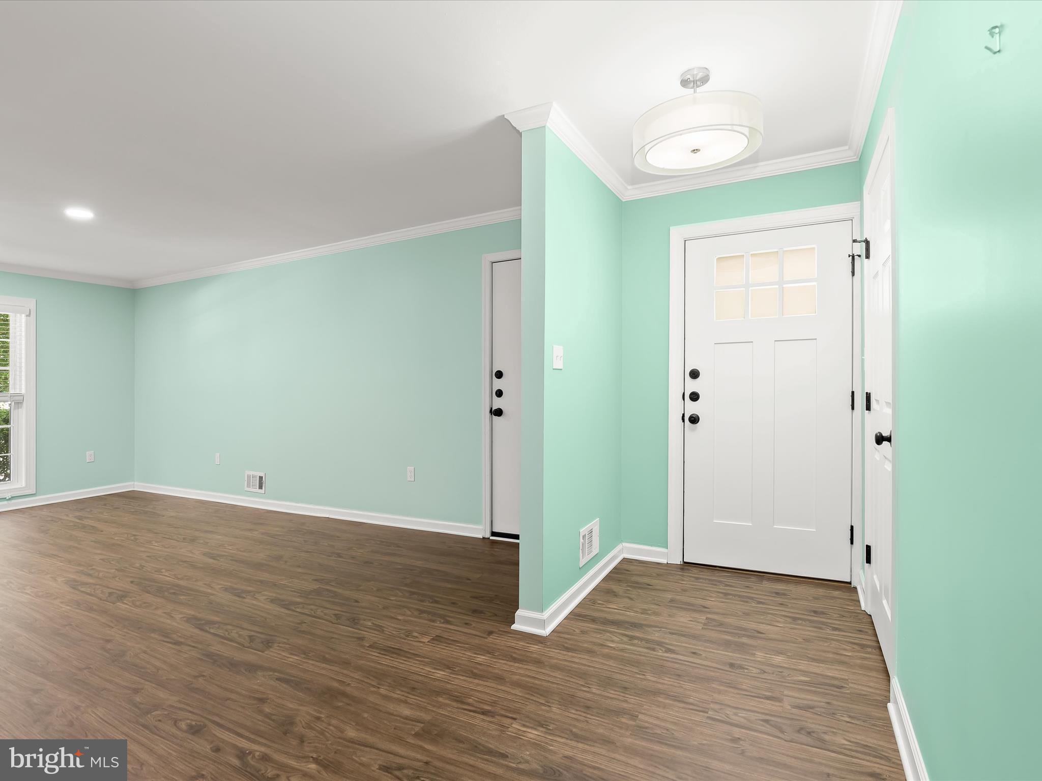 201 Suter Road Catonsville, MD 21228 - Photo 6 of 45 Foyer & living room