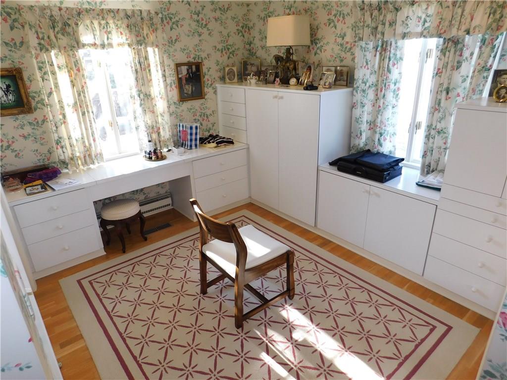 286 Donation Road Greenville, PA 16125 - Photo 20 of 25 FIRST FLOOR MASTER SUITE DRESSING ROOM
