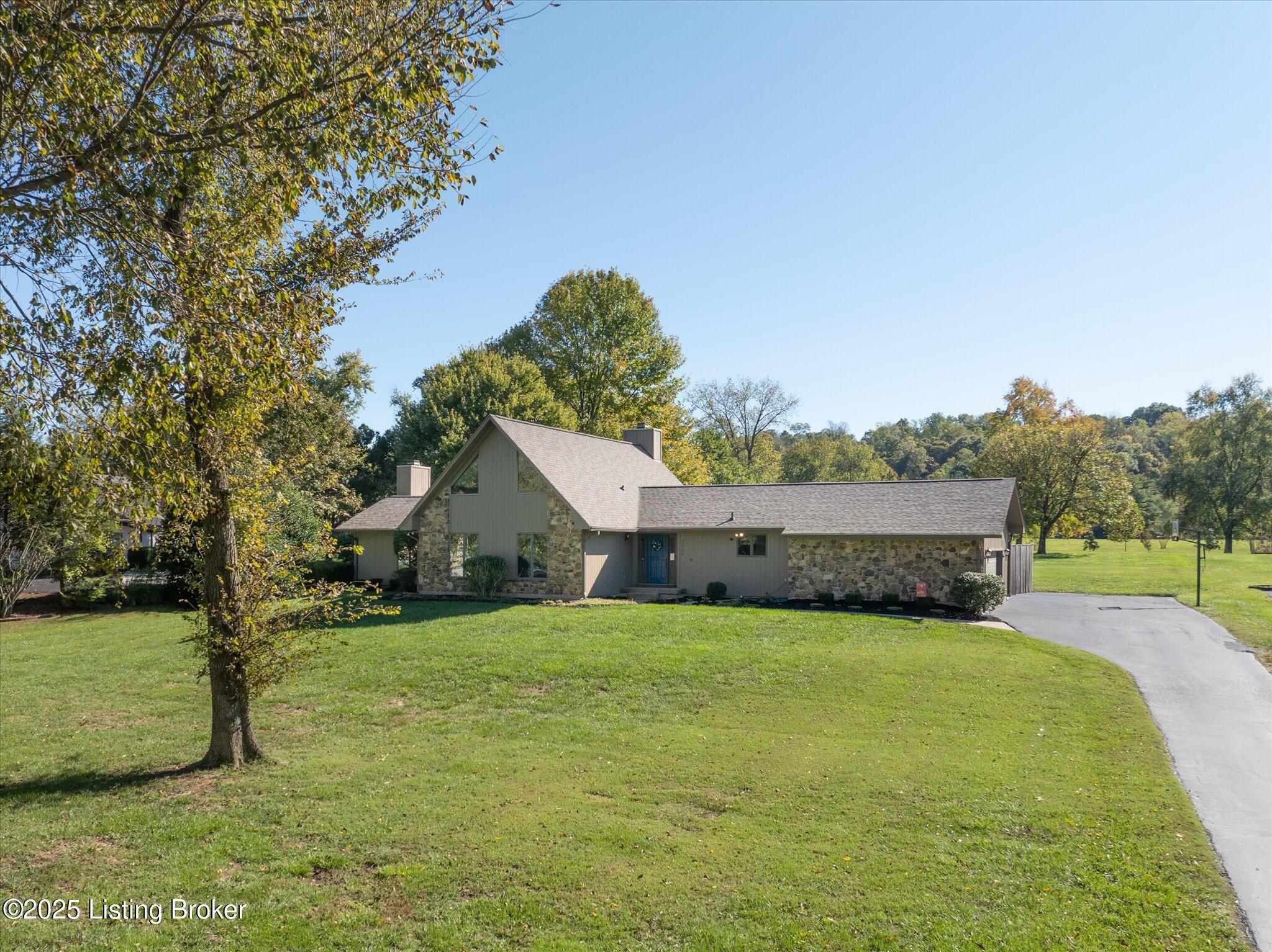 2017 Cardinal Harbour Road Prospect, KY 40059 - Photo 3 of 66 04-04-DJI_0154