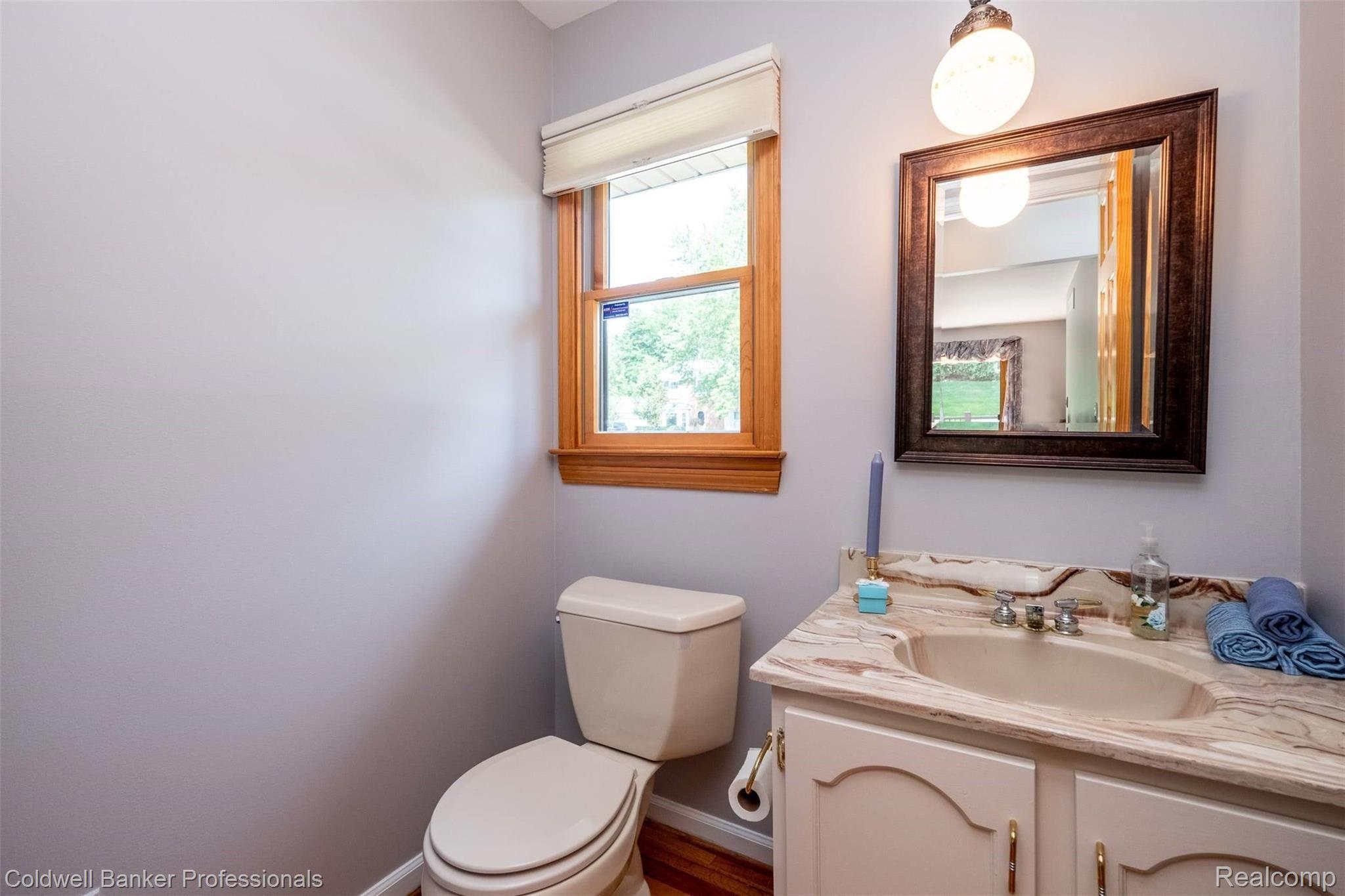 33669 York Ridge Street Farmington, MI 48331 - Photo 18 of 46 .