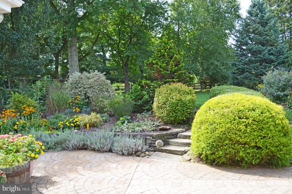 90 Valley Road Lancaster, PA 17601 - Photo 3 of 46
