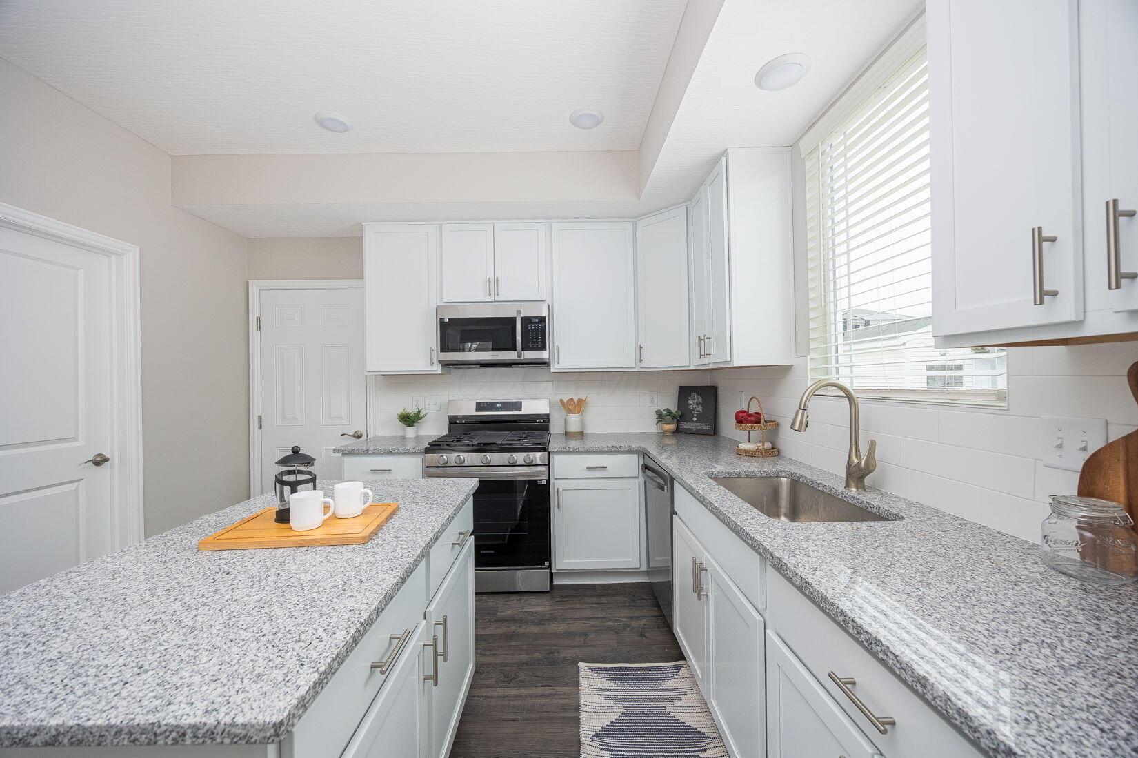 798 South Yearling Road Columbus, OH 43213 - Photo 7 of 28 Pictures are of the same model and not the actual property