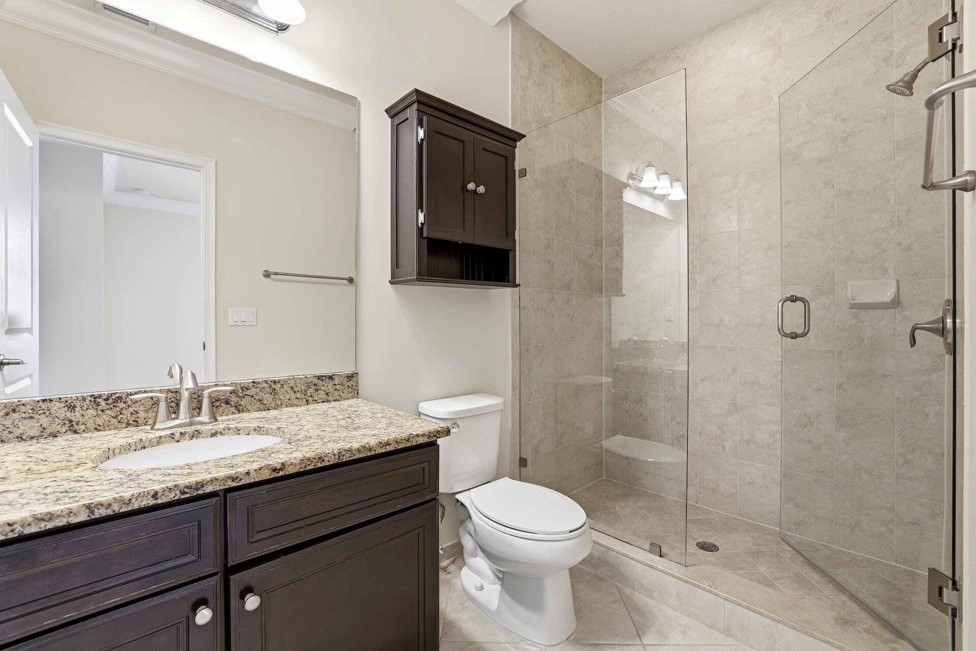 148 Northwest Emerson Place Boca Raton, FL 33432 - Photo 28 of 45 Middle Bedroom en suite Bathroom