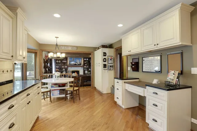 $5,000 | 11400 Burr Oak Lane, Burr Ridge, IL 60527