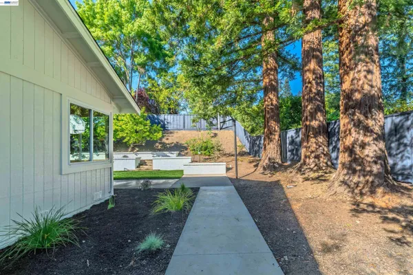 $2,384,000 | 205 Sabina Court, Danville, CA 94526