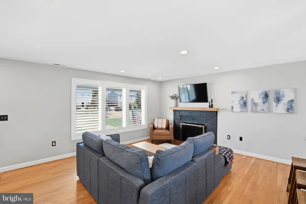 $934,900 | 2209 Rollins Drive, Alexandria, VA 22307