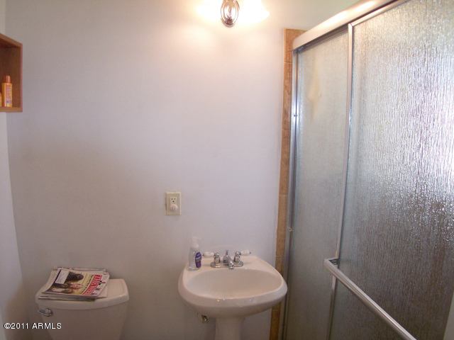 4642 East Granada Road Phoenix, AZ 85008 - Photo 8 of 15 MASTER BATH