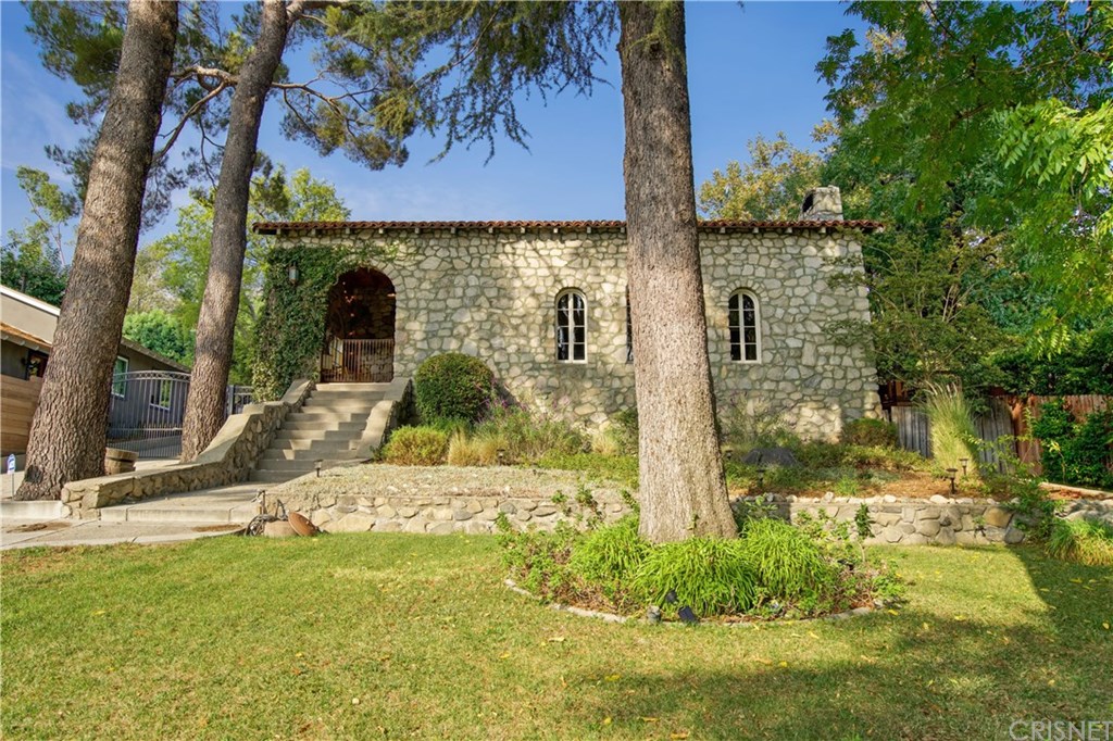 3045 Gertrude Avenue La Crescenta, CA 91214 - Photo 3 of 39