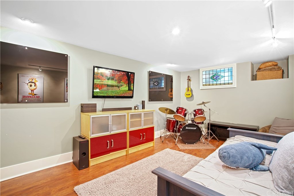 3045 Gertrude Avenue La Crescenta, CA 91214 - Photo 21 of 39