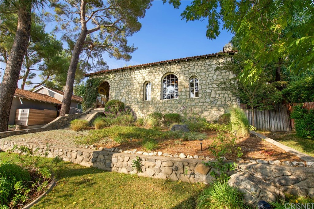 3045 Gertrude Avenue La Crescenta, CA 91214 - Photo 4 of 39