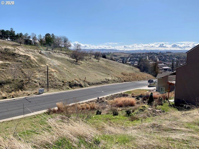 706 Northwest 3rd Drive Pendleton, OR 97801 - Photo 7 of 10 a view of a backyard with wooden fence