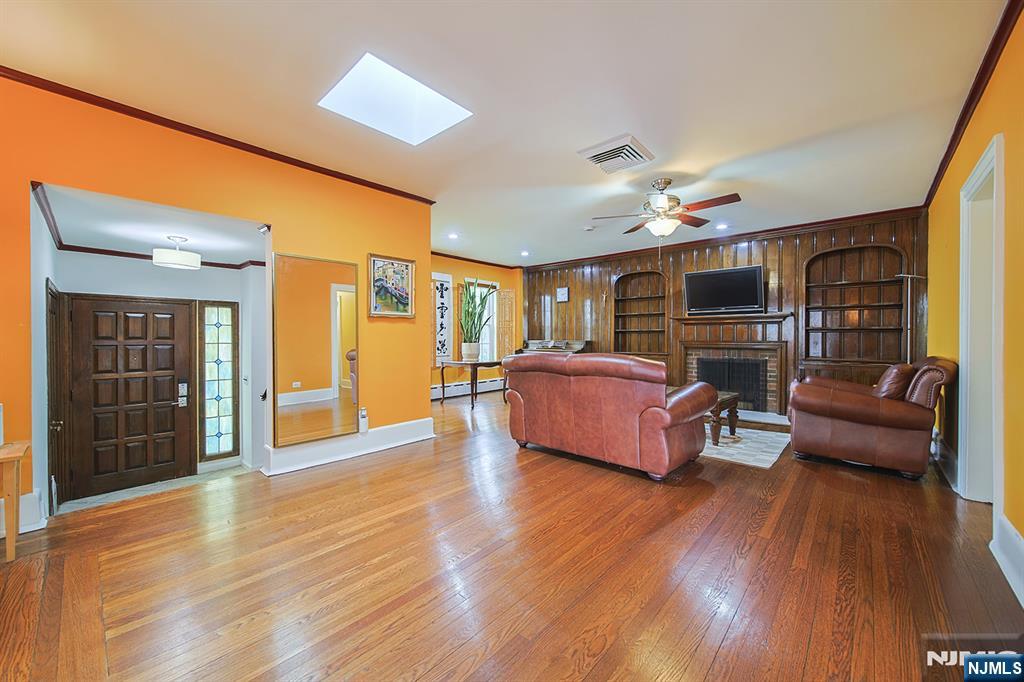 586 Hillside Street Ridgefield, NJ 07657 - Photo 10 of 46