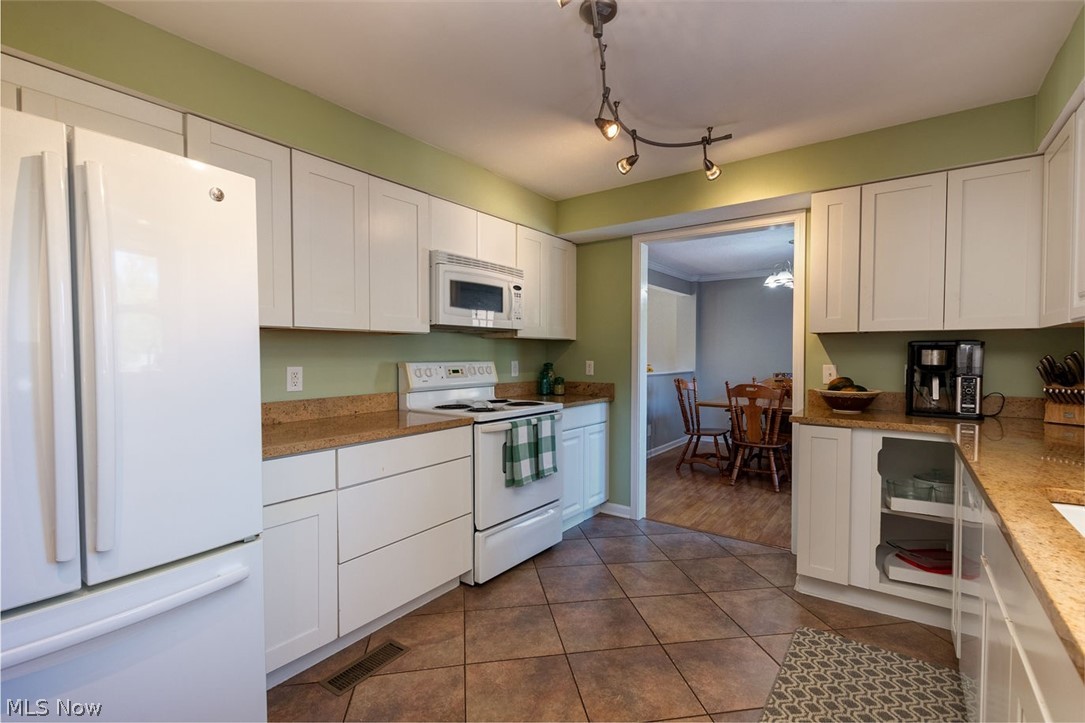 16192 Mayfield Road Huntsburg, OH 44046 - Photo 10 of 33 All appliances remain - Microwave is not in working order