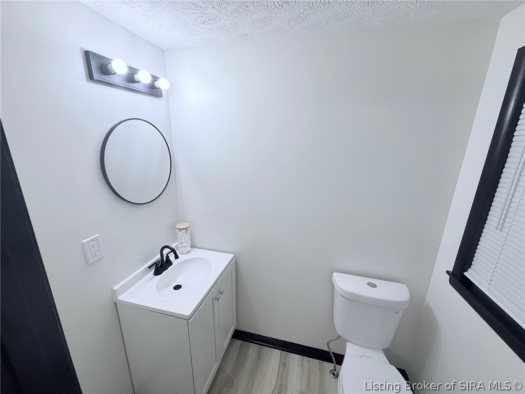 4720 Grant Line Road New Albany, IN 47150 - Photo 27 of 47 half bath located in breezeway/backdoor foyer