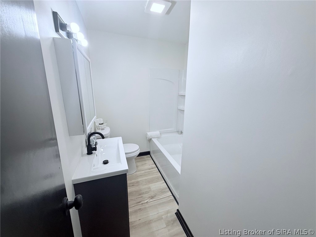 4720 Grant Line Road New Albany, IN 47150 - Photo 28 of 47 full bath, located in main hallway near three bedrooms