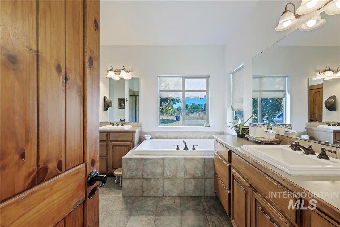 7639 Elko Lane Middleton, ID 83644 - Photo 22 of 47 Bathroom with two vanities and a bath