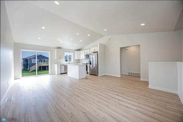 $2,400 | 6747 66th Avenue South, Horace, ND 58047