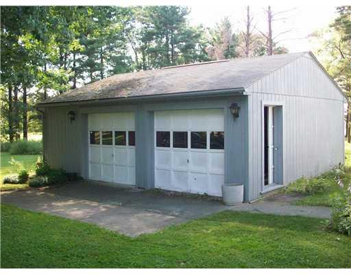 2013 Mercer Road Fredonia, PA 16124 - Photo 3 of 8 Parking Lot/Garage.
