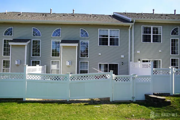 $3,800 | 102 Wellington Park Drive, Princeton, NJ 08540