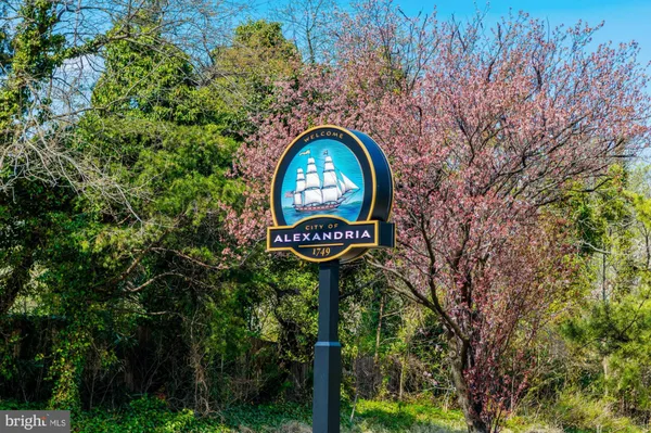 $2,150 | 301 North Beauregard Street, Unit 902, Alexandria, VA 22312