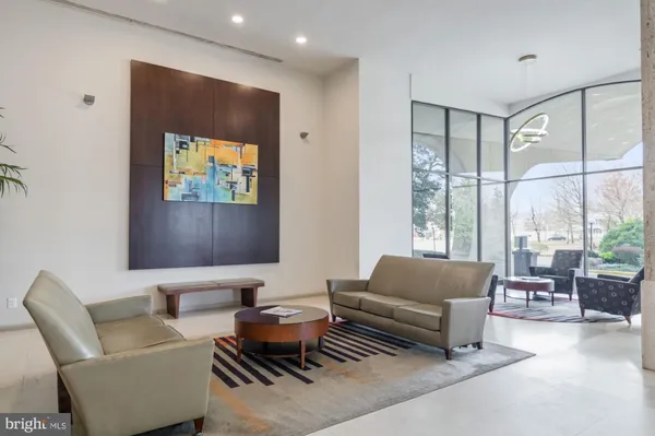 $2,150 | 301 North Beauregard Street, Unit 902, Alexandria, VA 22312