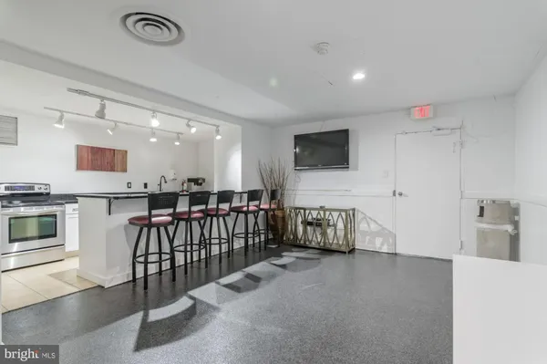 $2,150 | 301 North Beauregard Street, Unit 902, Alexandria, VA 22312