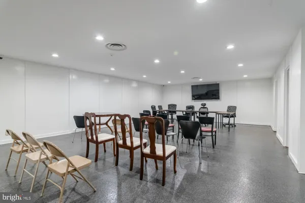 $2,150 | 301 North Beauregard Street, Unit 902, Alexandria, VA 22312