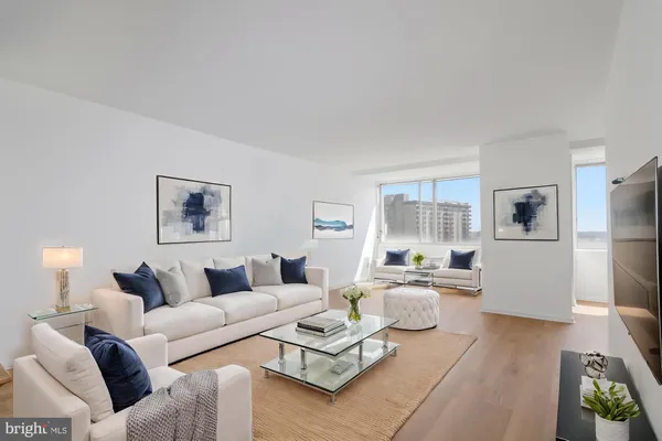 $2,150 | 301 North Beauregard Street, Unit 902, Alexandria, VA 22312