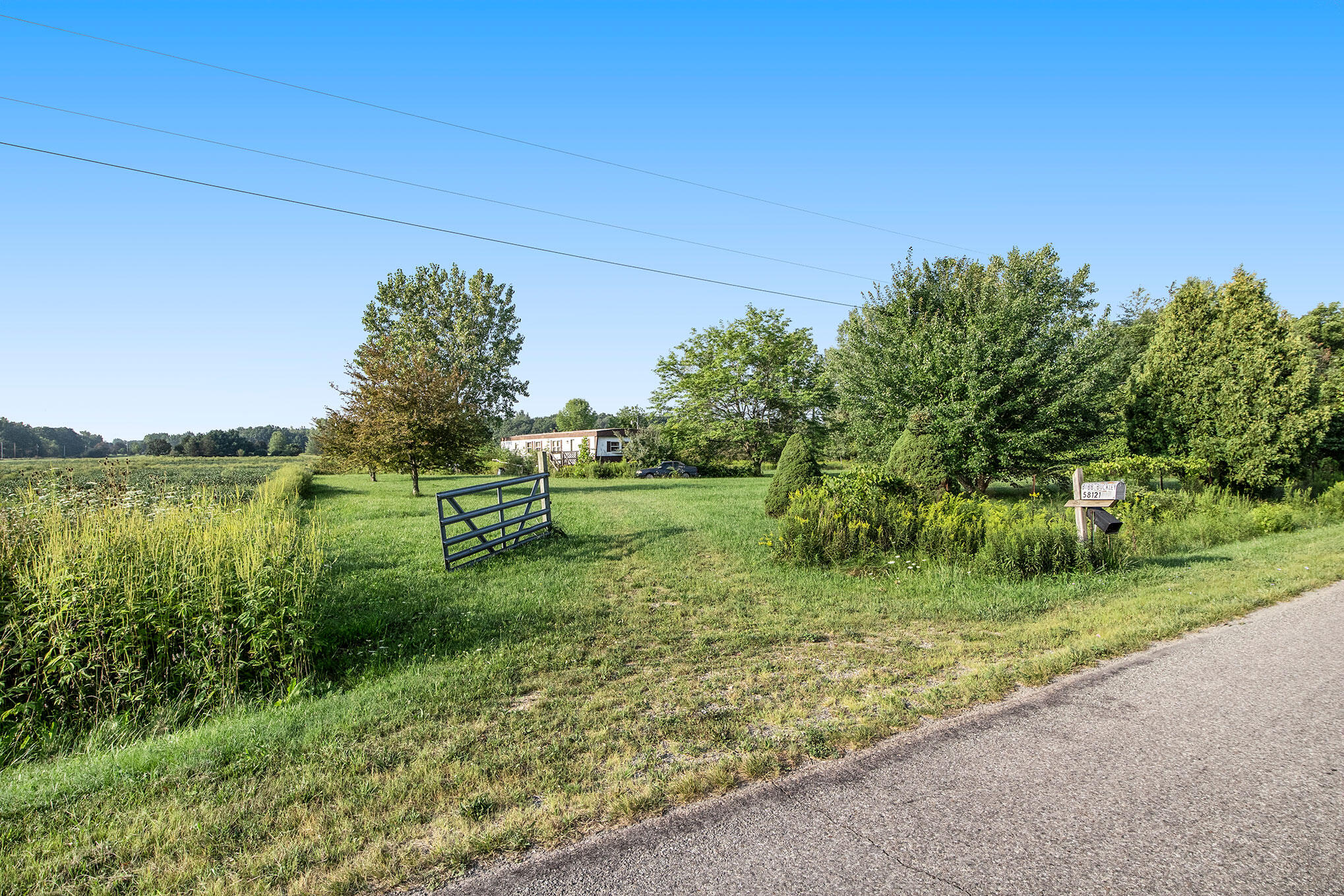 58121 Butcher Road Hartford, MI 49057 - Photo 1 of 17 IMG_0327