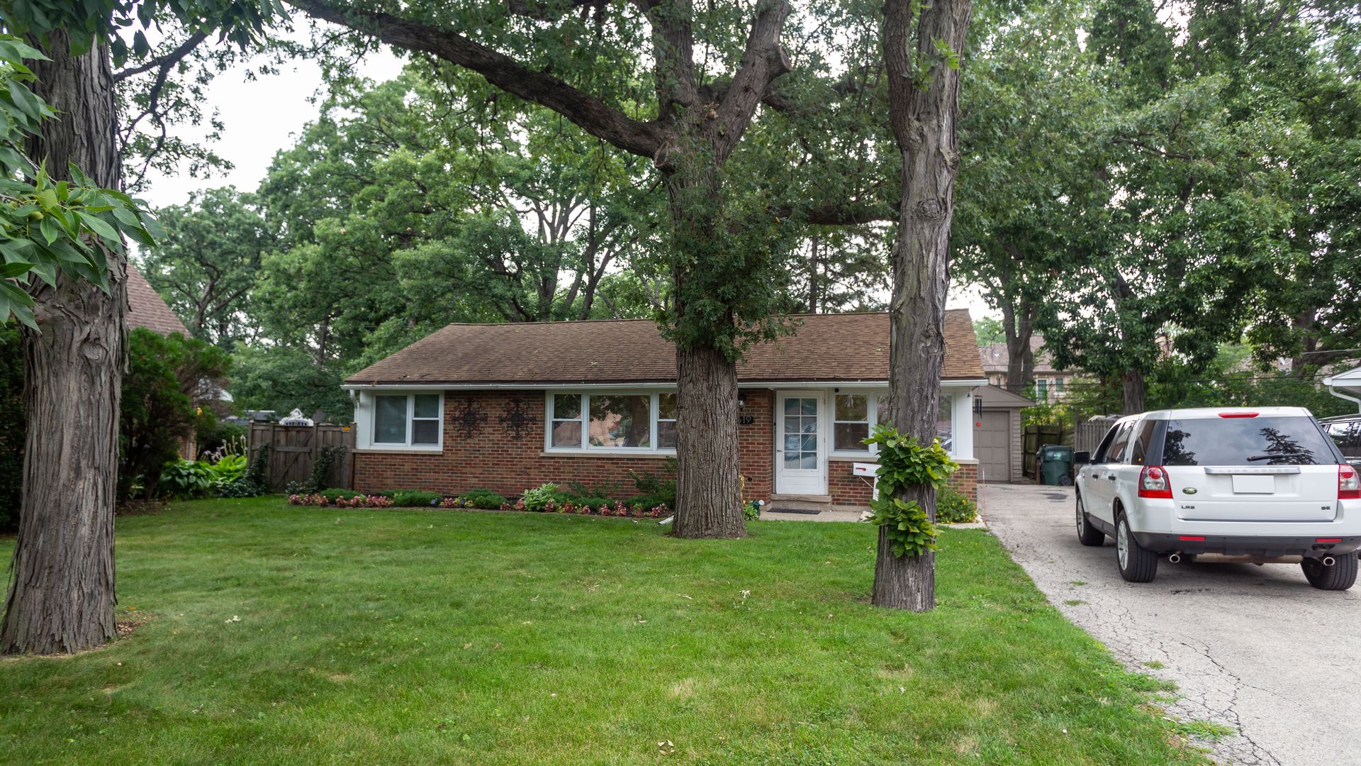 1519 Potter Road Park Ridge, IL 60068 - Photo 3 of 20