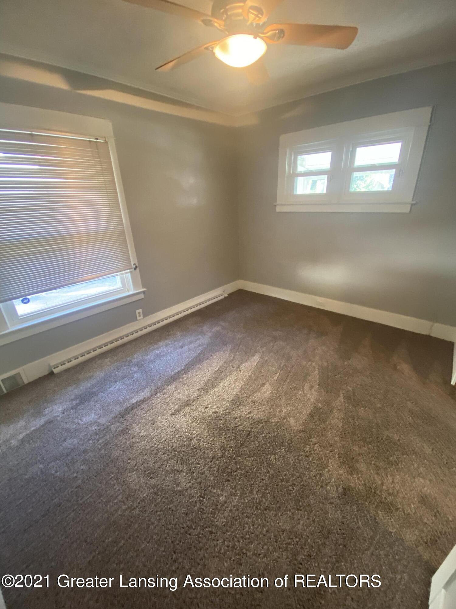 2213 Strathmore Road Lansing, MI 48910 - Photo 13 of 27 39120CD6-80ED-417A-8868-150E4A8E0605