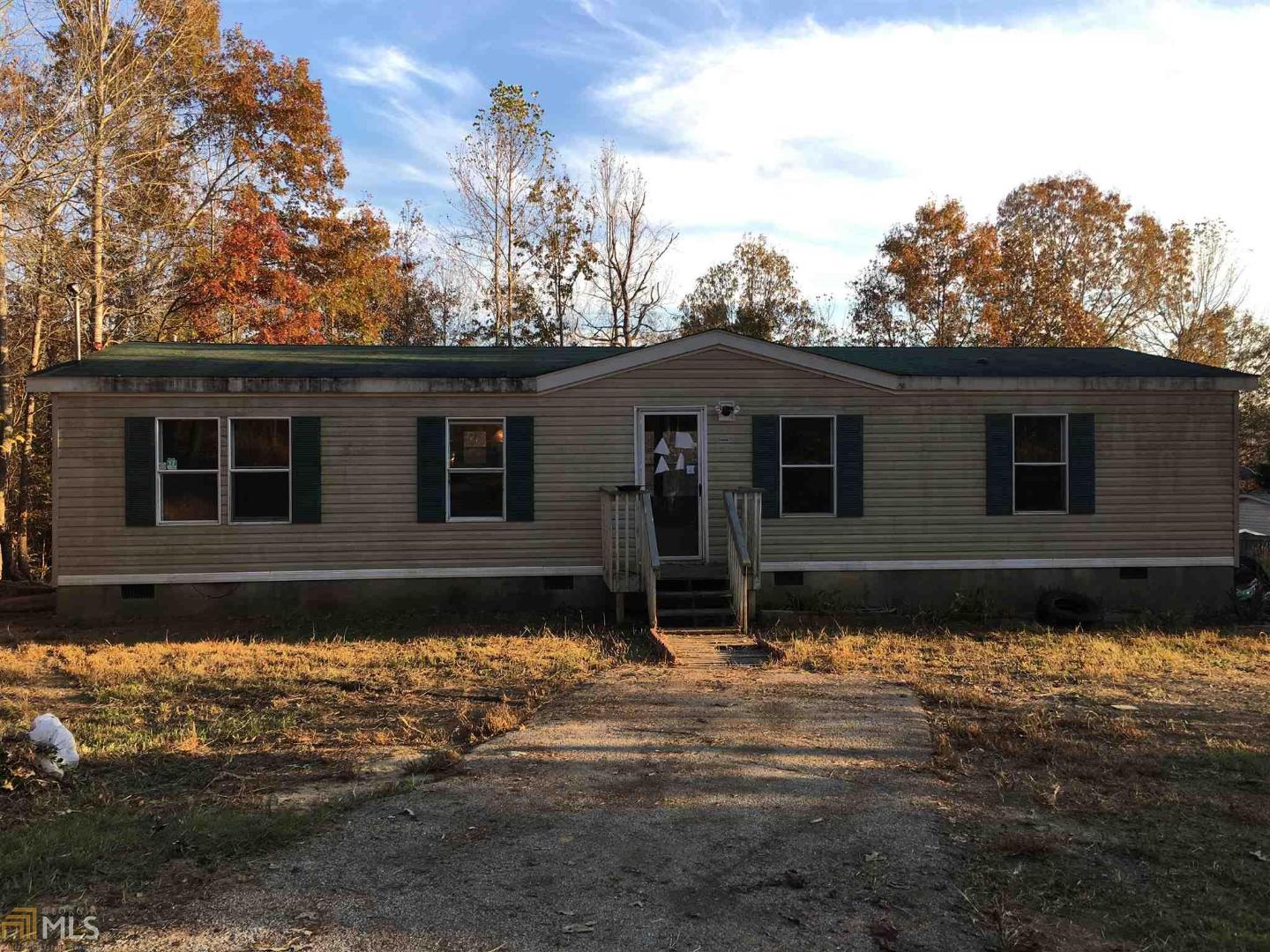 1638 North Hicks Road Toccoa, GA 30577 - Photo 1 of 1 a front view of a house