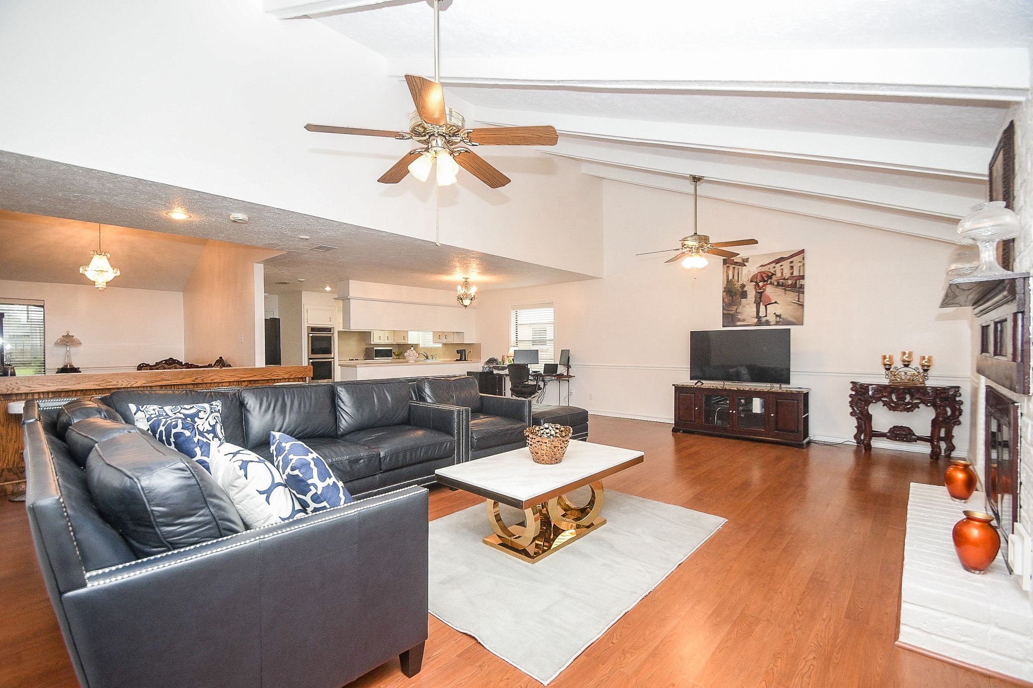 11635 Sagevale Lane Houston, TX 77089 - Photo 15 of 32 Common areas and common activities easily intersect in this vast living space.