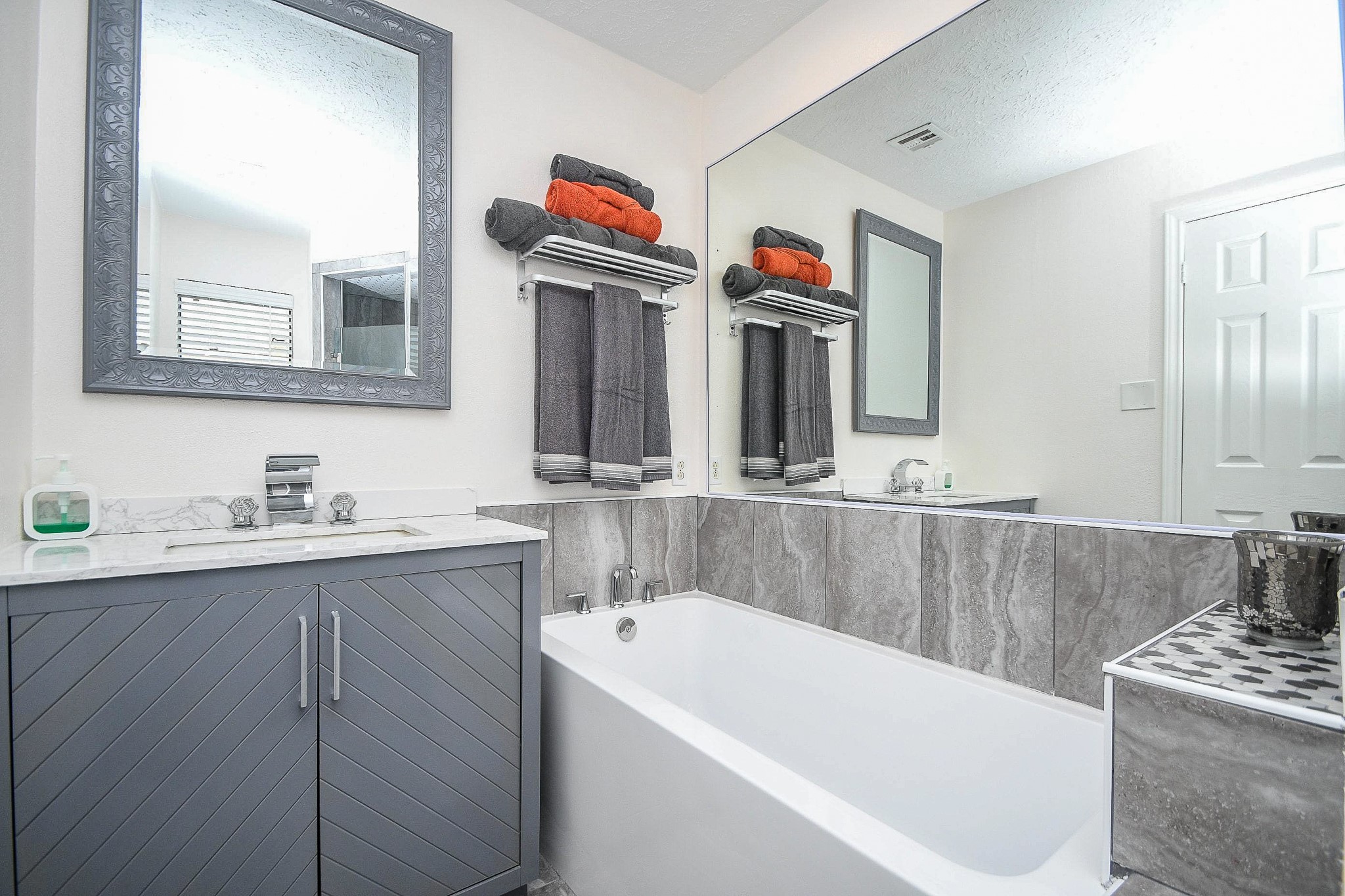11635 Sagevale Lane Houston, TX 77089 - Photo 19 of 32 Visually stunning and completely serviceable, this secondary bathroom fills all personal rhythms.