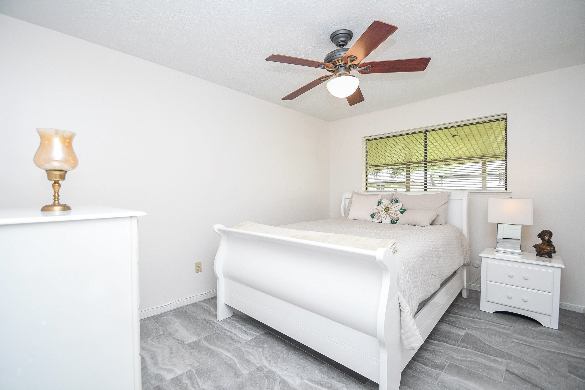 11635 Sagevale Lane Houston, TX 77089 - Photo 21 of 32 What a lovely, naturally lit secondary bedroom.