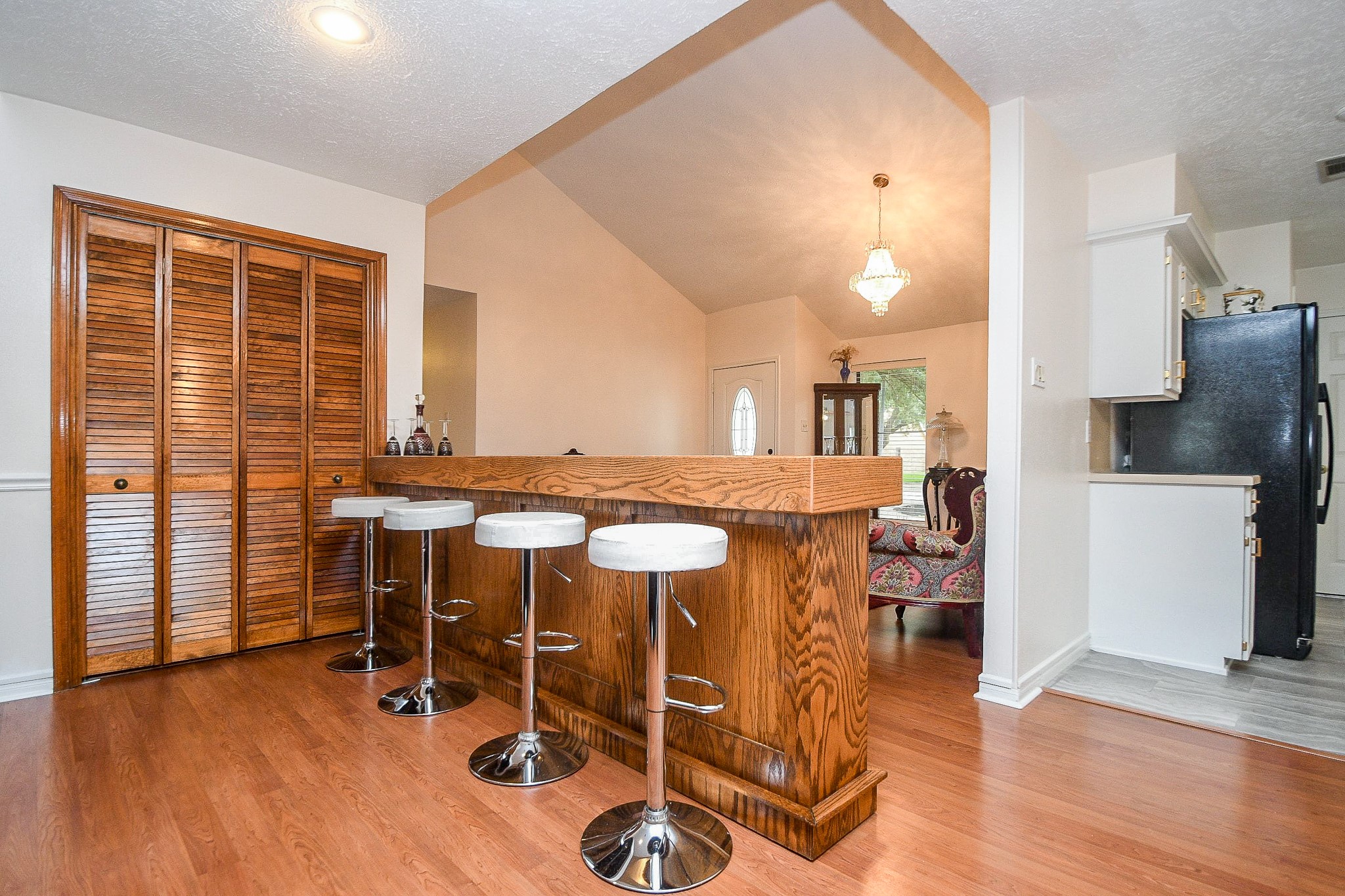 11635 Sagevale Lane Houston, TX 77089 - Photo 7 of 32 Clever use of space invites more seating space with good looking stools under the gorgeous counter top, here.