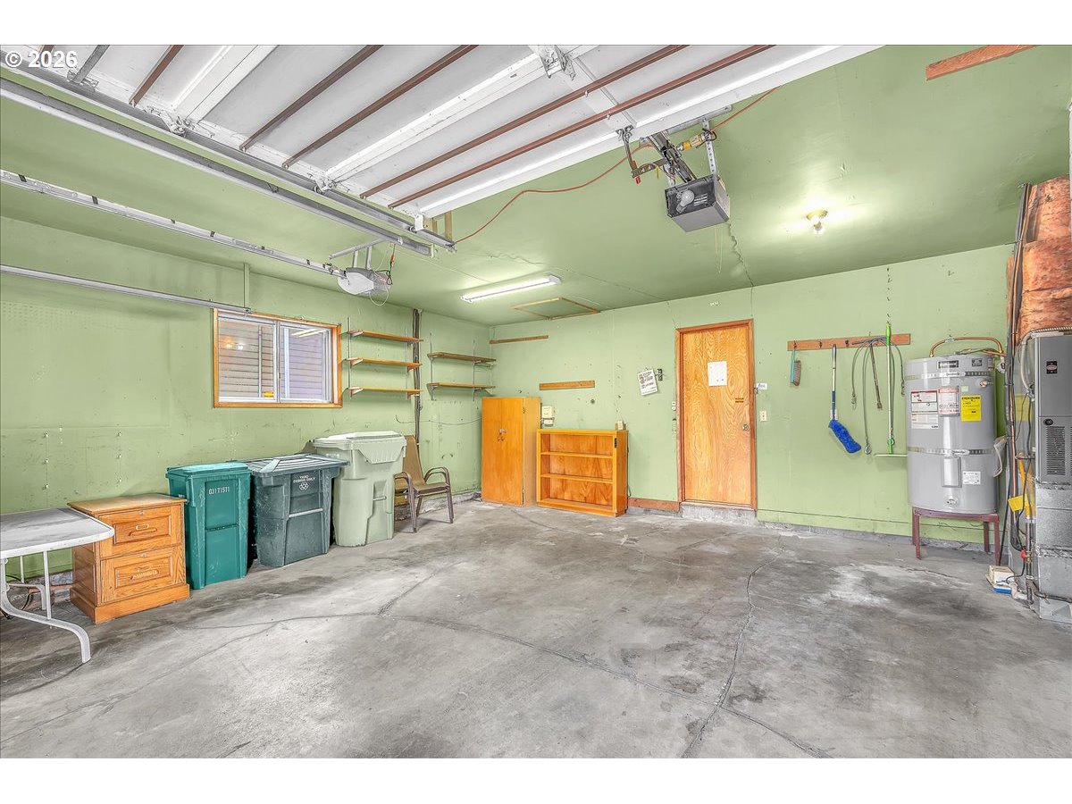 2775 Southwest 182nd Avenue Beaverton, OR 97003 - Photo 22 of 35 a view of an empty room and window