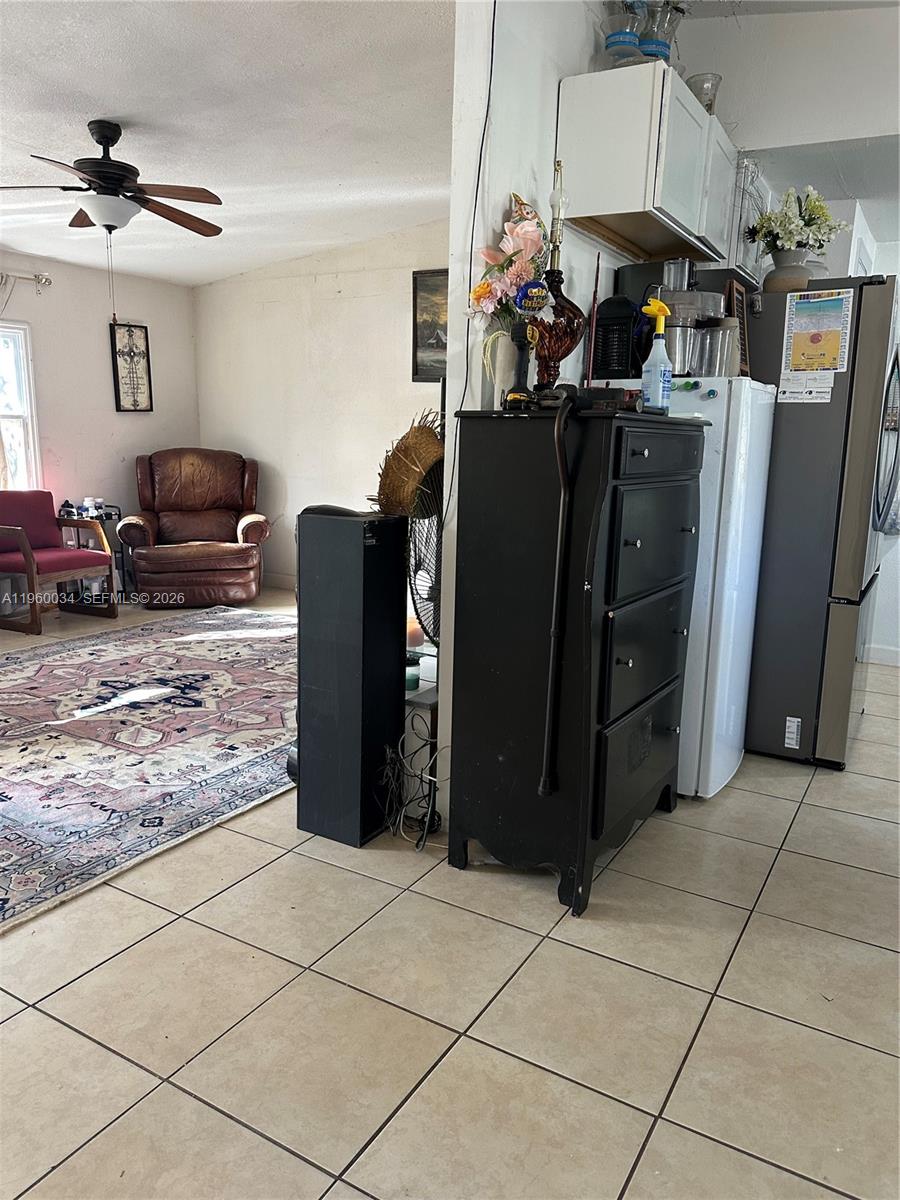 212 Ballard Road Avon Park, FL 33825 - Photo 49 of 61 a living room with furniture and a flat screen tv