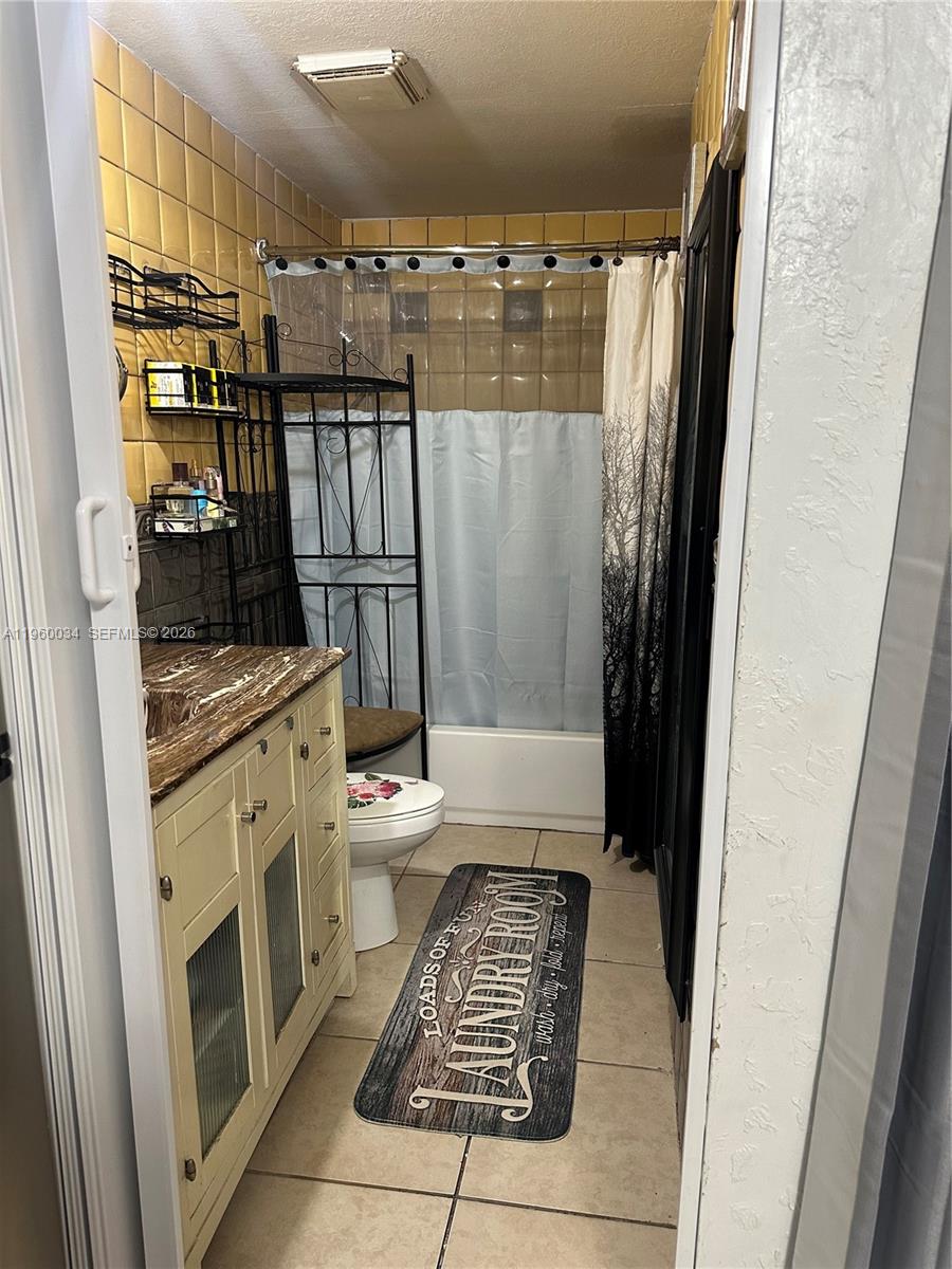 212 Ballard Road Avon Park, FL 33825 - Photo 6 of 61 a bathroom with a sink a toilet a shower and a mirror